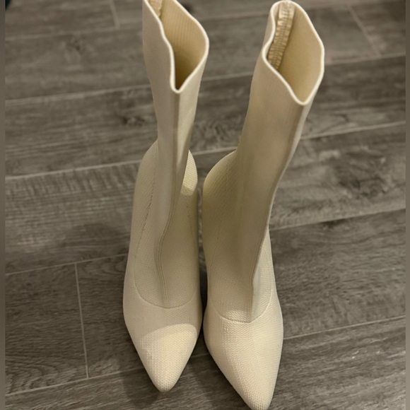 🌟HOST Pick🌟 NWOT Cuccoo, Size 40 9 Ivory White Cream Gold Stiletto Sock Boots - Picture 5 of 16